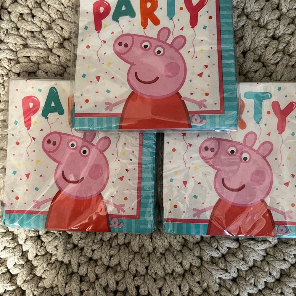 NEW Peppa pig plates & napkins - Picture 3 of 4